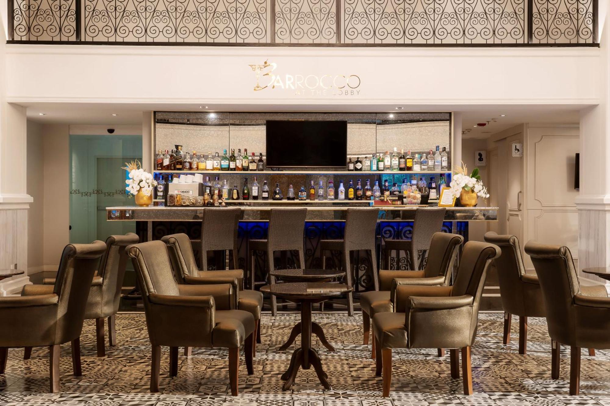 Moevenpick Myth Hotel Patong Phuket المظهر الخارجي الصورة The bar at the hotel